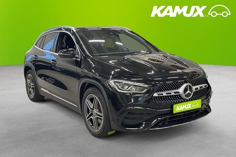 Svart Begagnad 2021 Mercedes GLA200 AMG SUV | 329 700 kr (Bra pris) - Bild 1/4