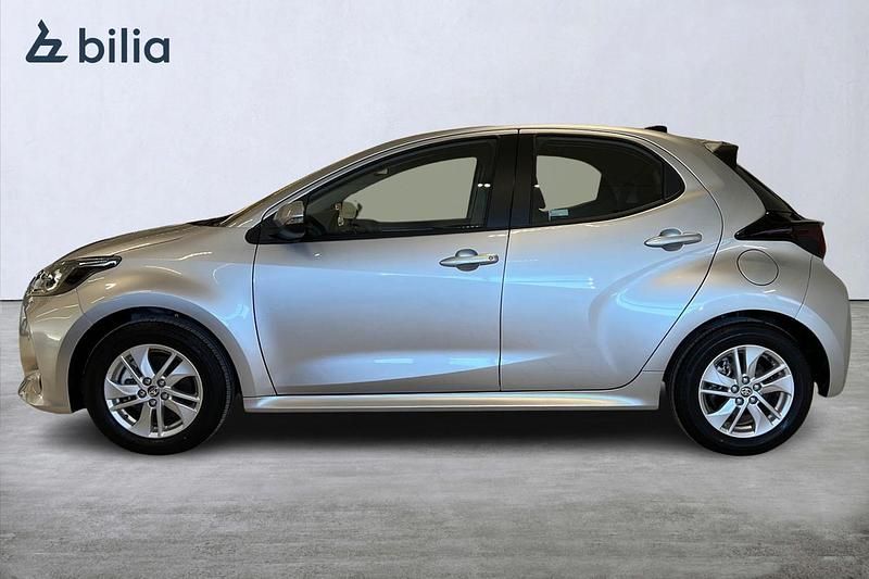Ny Toyota Yaris 2025 Silver Halvkombi