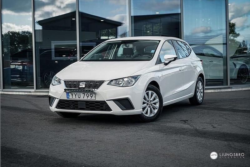 Vit Begagnad 2017 Seat Ibiza Halvkombi | 94 900 kr (Marknadspris) - Bild 1/4