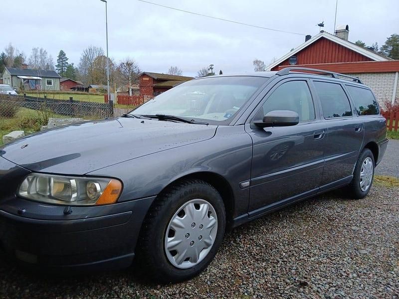 Begagnad 2005 Volvo V70 Kinetic Kombi | 37 000 kr (Marknadspris) - Bild 1/4