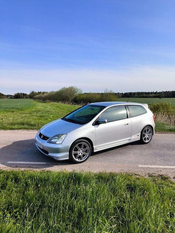 Silver Begagnad 2003 Honda Civic Type R Halvkombi | 85 000 kr (Marknadspris) - Bild 1/4
