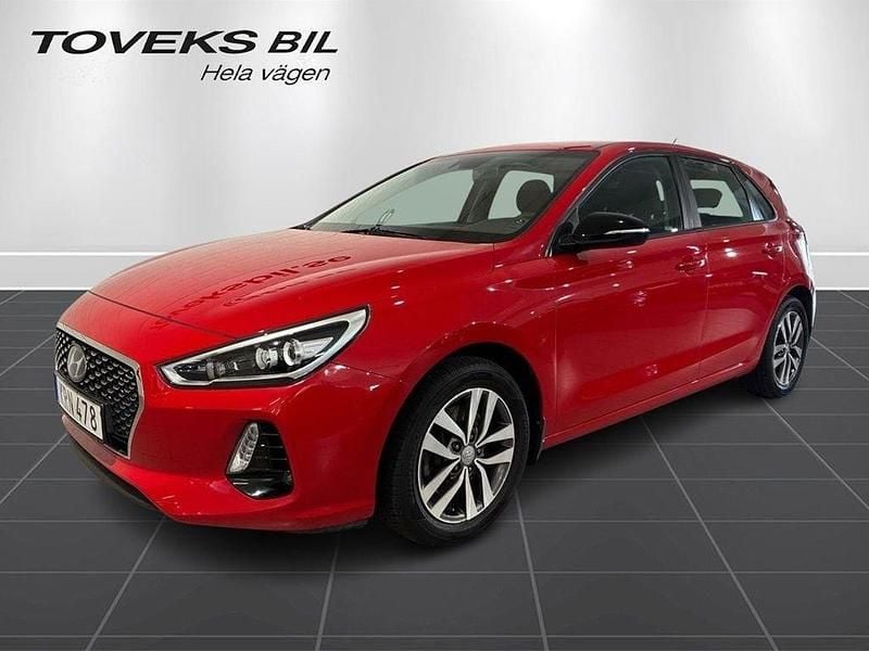 Röd Begagnad 2017 Hyundai i30 Halvkombi | 164 500 kr (Marknadspris) - Bild 1/4