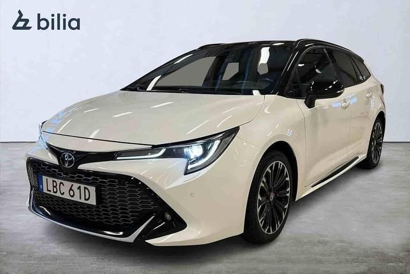 Vit Begagnad 2022 Toyota Corolla Plus Kombi | 269 900 kr (Marknadspris) - Bild 1/1