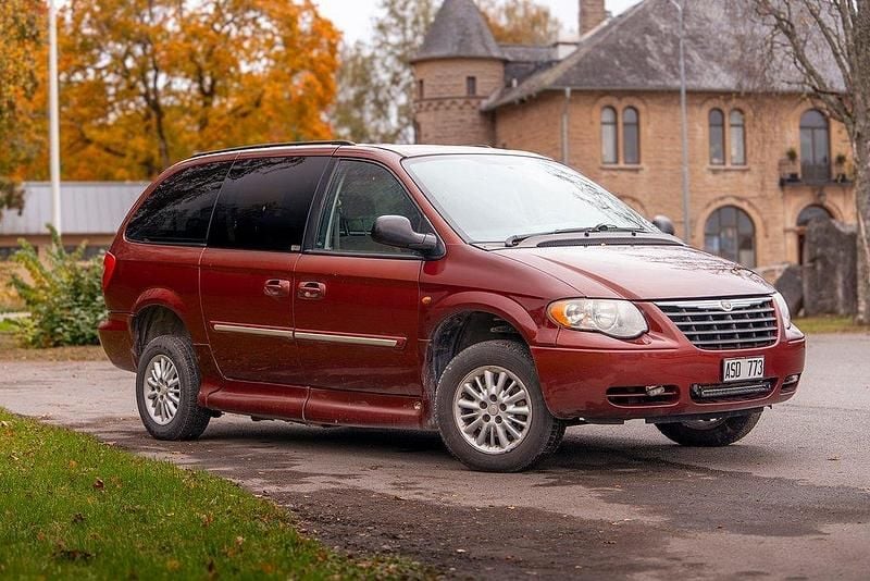 Mörkröd (röd) Begagnad 2007 Chrysler Town & Country Minibuss | 58 000 kr (Marknadspris) - Bild 1/4