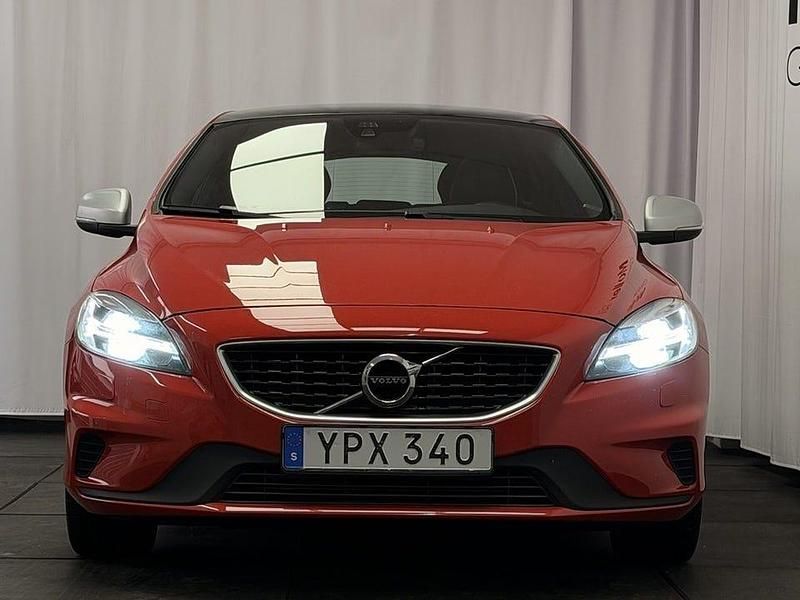 Begagnad Volvo V40 R-Design 152 HK (111 kW) 2017 Röd