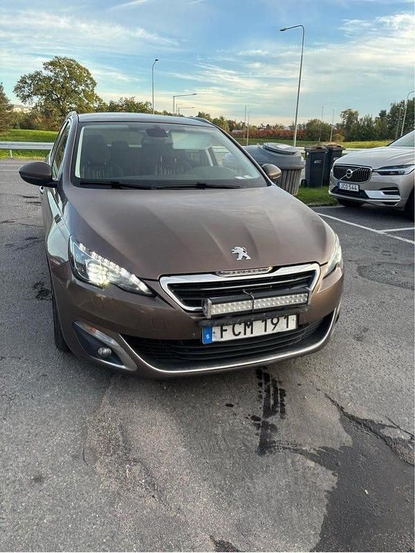 Brun Begagnad 2015 Peugeot 308 Allure Kombi | 55 000 kr (Bra pris) - Bild 1/4