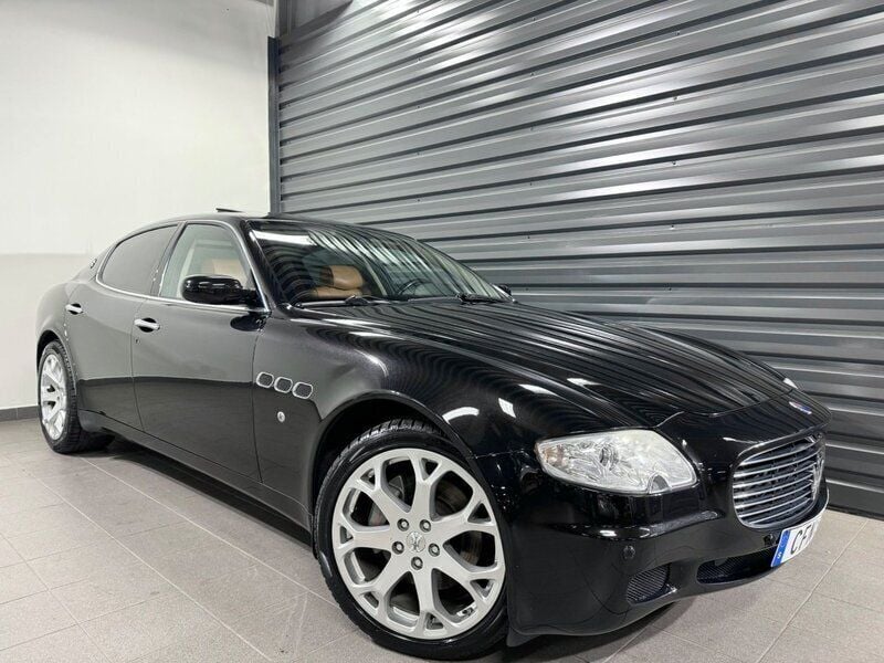 Svart Begagnad 2005 Maserati Quattroporte Sedan | 159 900 kr - Bild 1/4
