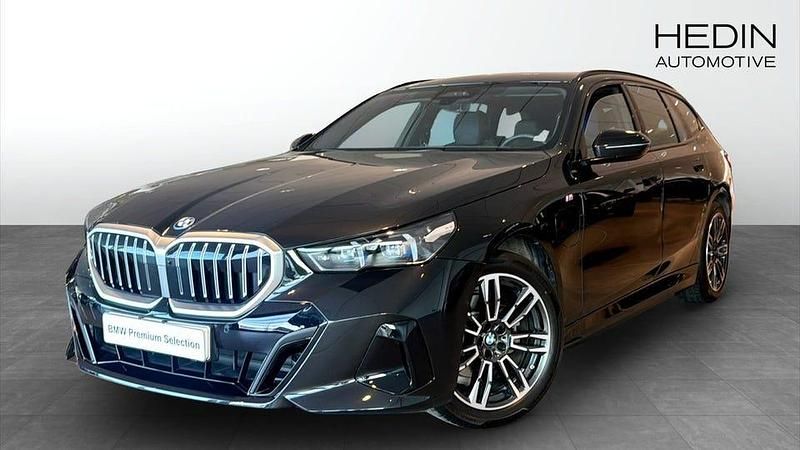 Svart Begagnad 2025 BMW 530 M Sport Kombi | 658 700 kr - Bild 1/4