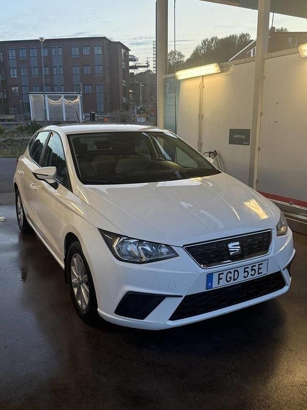 Vit Begagnad 2019 Seat Ibiza Halvkombi | 105 000 kr (Bra pris) - Bild 1/4