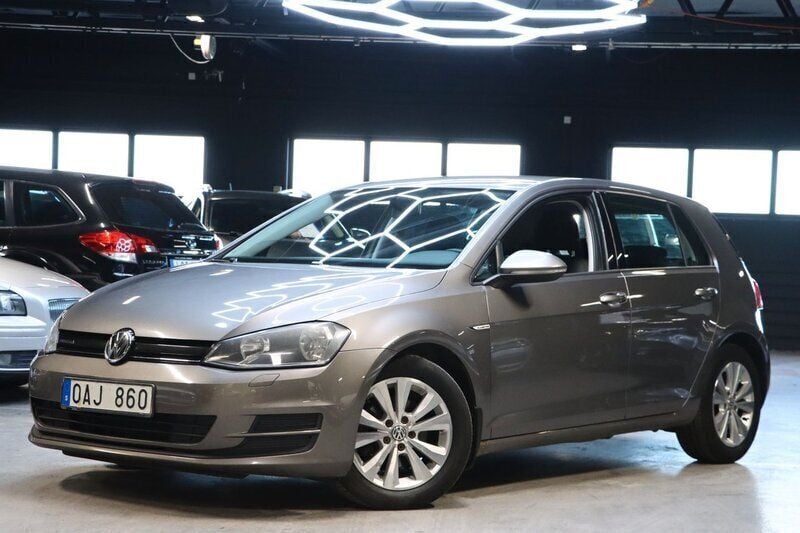 Grå Begagnad 2014 VW Golf VII Halvkombi | 89 900 kr (Marknadspris) - Bild 1/4