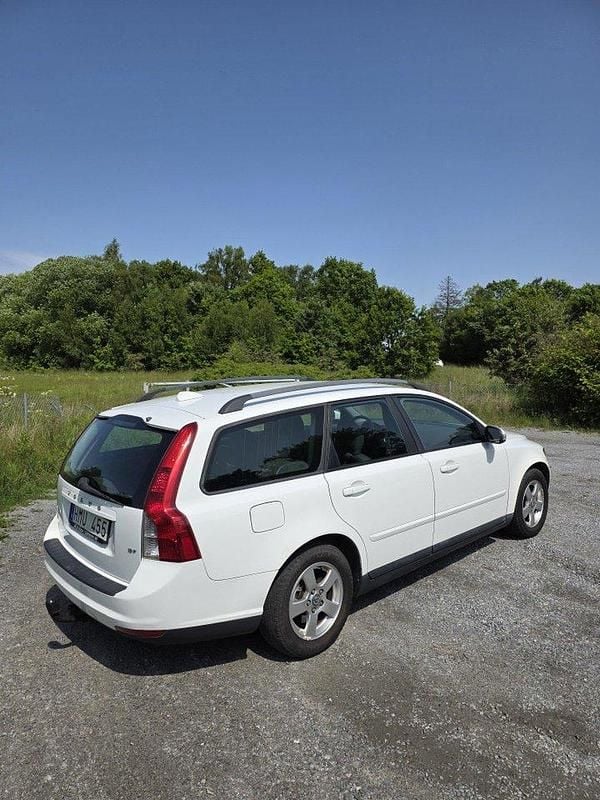 Vit Begagnad 2009 Volvo V50 Kombi | 17 500 kr (Superpris) - Bild 1/4