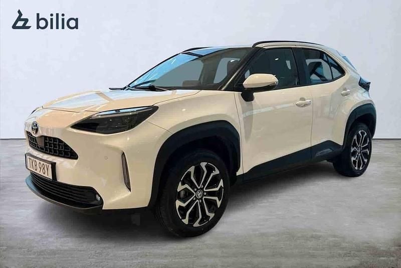 Vit Begagnad 2023 Toyota Yaris Cross SUV | 269 900 kr (Marknadspris) - Bild 1/1