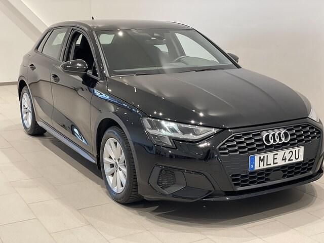 Brilliantsvart Begagnad 2022 Audi A3 Proline | 224 900 kr (Marknadspris) - Bild 1/4