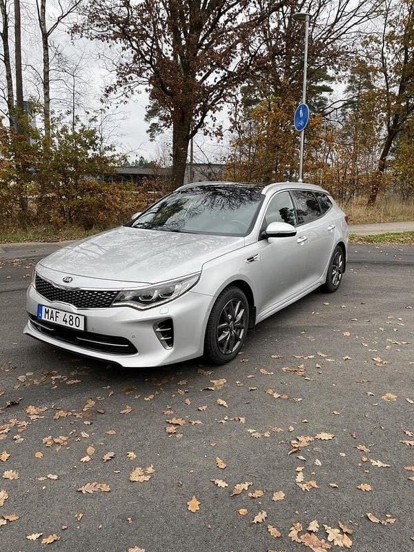 Grå Begagnad 2017 Kia Optima GT-Line Kombi | 182 500 kr (Marknadspris) - Bild 1/4