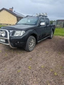 Svart Begagnad 2013 Nissan Navara Pickup | 115 000 kr (Bra pris) - Bild 1/2