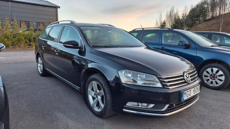 Svart Begagnad 2011 VW Passat Kombi | 59 900 kr (Marknadspris) - Bild 1/4