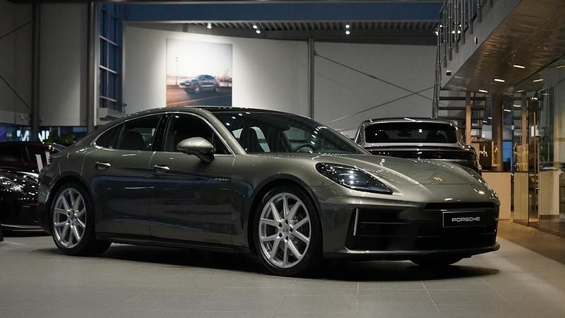 Grön Ny 2026 Porsche Panamera 4 Sedan | 1 468 900 kr - Bild 1/4