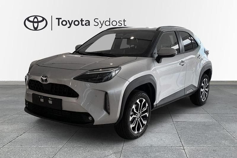 Silver Ny 2025 Toyota Yaris Cross Active SUV | 343 800 kr (Lite dyr) - Bild 1/4