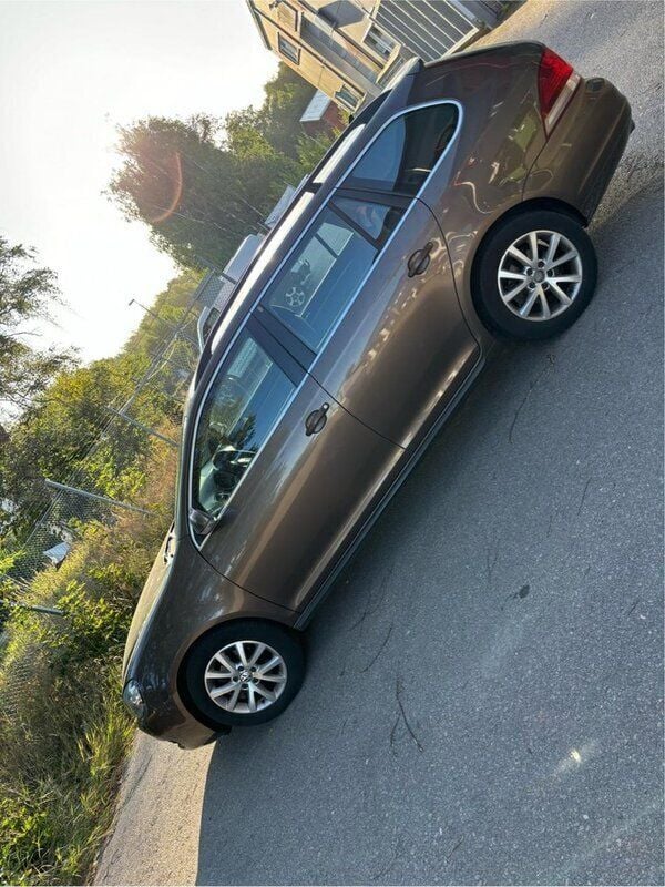 Brun Begagnad 2011 VW Golf VI Kombi | 63 000 kr (Marknadspris) - Bild 1/4