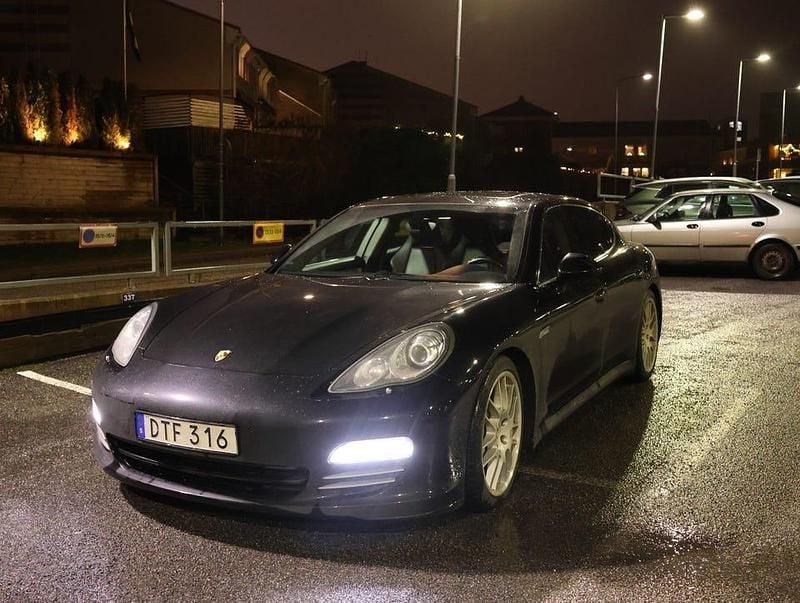 Begagnad 2010 Porsche Panamera Halvkombi | 229 000 kr - Bild 1/4