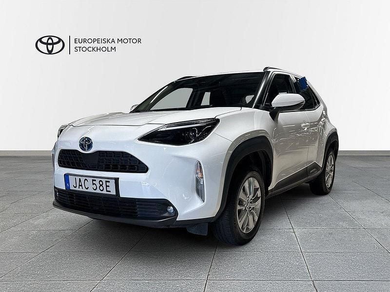 Vit Begagnad 2023 Toyota Yaris Cross Active SUV | 274 900 kr (Marknadspris) - Bild 1/4
