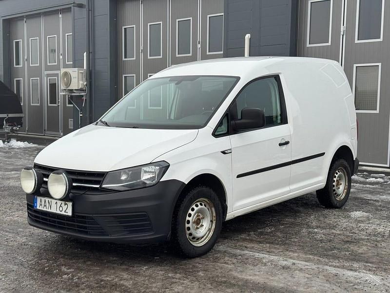 Vit Begagnad 2017 VW Caddy Minibuss | 104 900 kr (Bra pris) - Bild 1/4