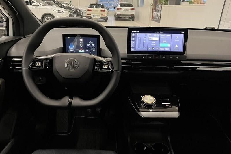 Begagnad MG MG4 EV Luxury 150 kW (204 HK) 2024 Vit Halvkombi