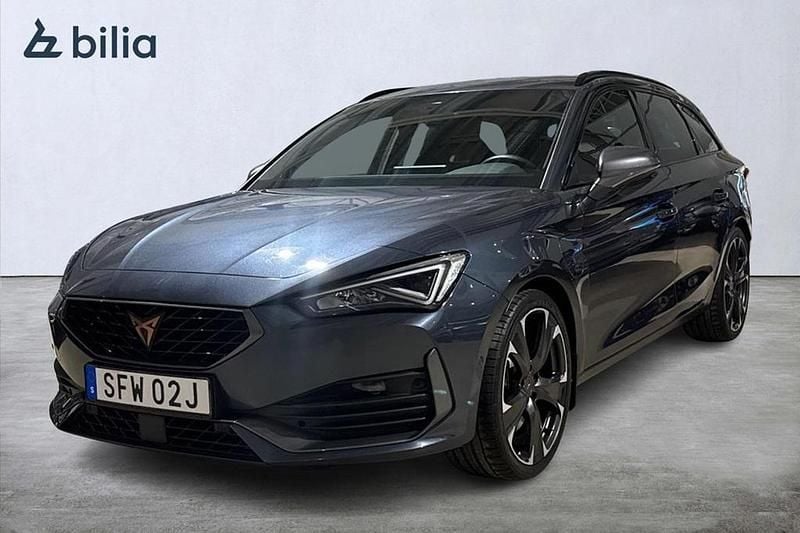 Grå Begagnad 2024 Cupra Leon Kombi | 294 900 kr (Marknadspris) - Bild 1/4