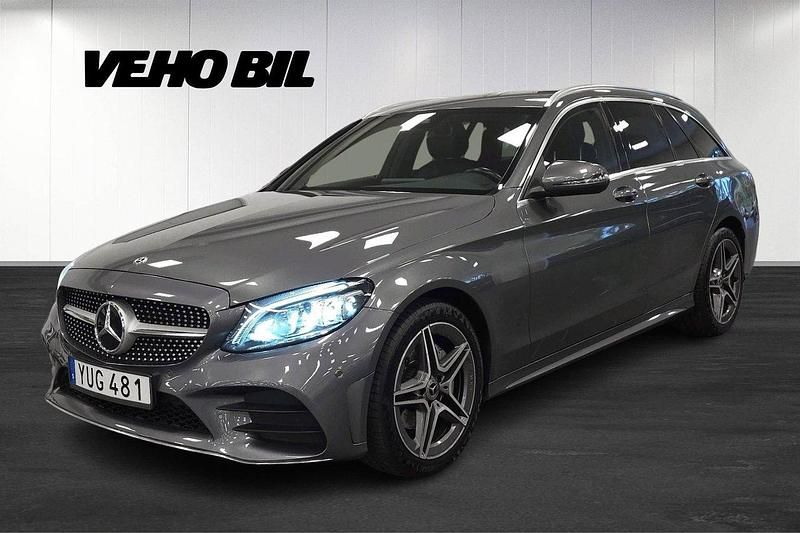 Grå (grå metallic) Begagnad 2018 Mercedes C220 AMG Kombi | 319 000 kr (Lite dyr) - Bild 1/4