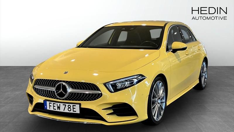 Gul (yellow) Begagnad 2023 Mercedes A200 AMG line Halvkombi | 269 900 kr (Marknadspris) - Bild 1/4