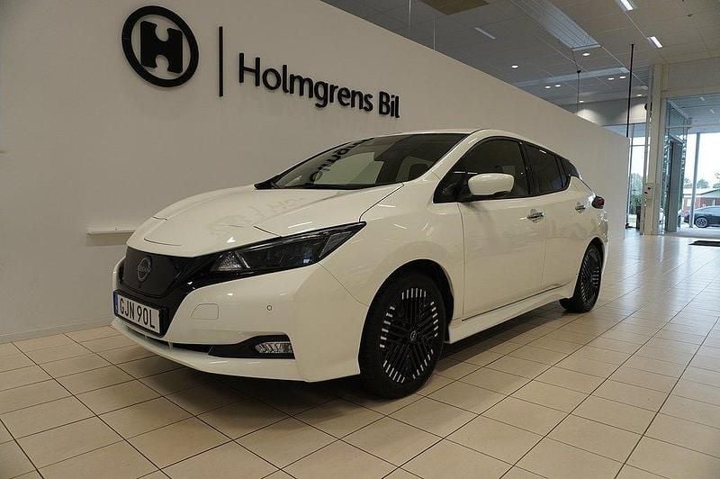 Vit Begagnad 2022 Nissan Leaf N-Connecta Halvkombi | 179 900 kr (Marknadspris) - Bild 1/4