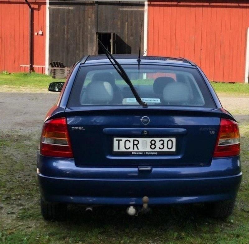 Blå Begagnad 2002 Opel Astra Halvkombi | 11 500 kr (Marknadspris) - Bild 1/4