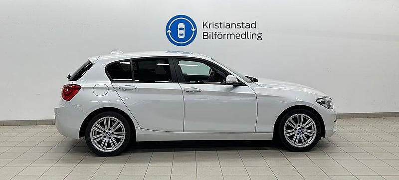 Begagnad BMW 118 Advantage 136 HK (100 kW) 2017 Vit Halvkombi