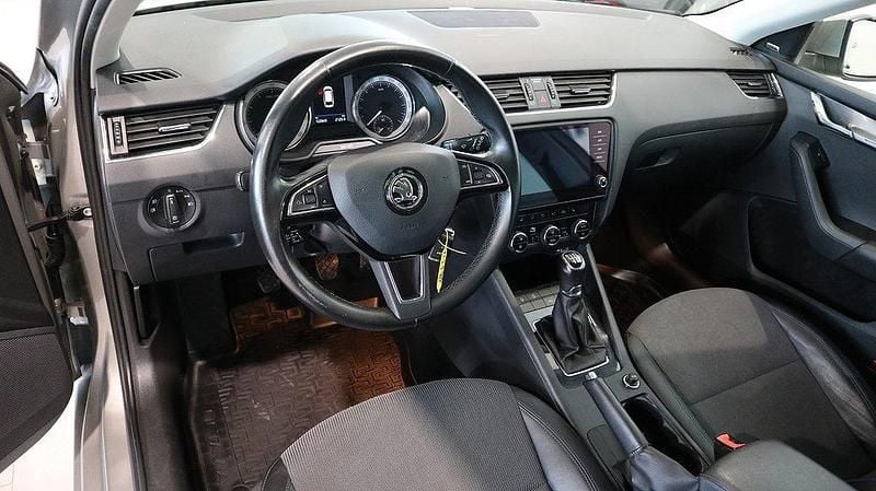 Begagnad Skoda Octavia Style 150 HK (110 kW) 2018 Ljusbrun (cappuccino beige metallic) Kombi