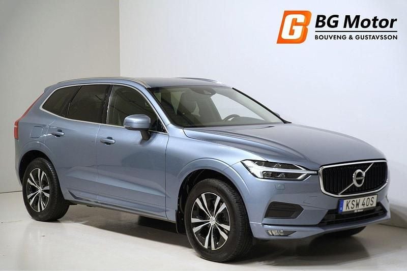 Ljusblå Begagnad 2019 Volvo XC60 Momentum SUV | 359 800 kr (Marknadspris) - Bild 1/4