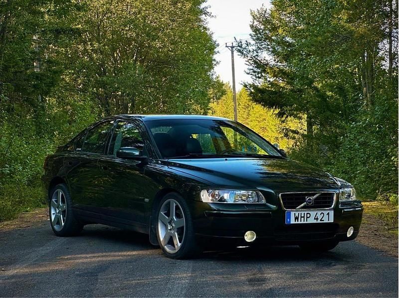 Grön Begagnad 2005 Volvo S60 Sedan | 60 000 kr (Lite dyr) - Bild 1/4