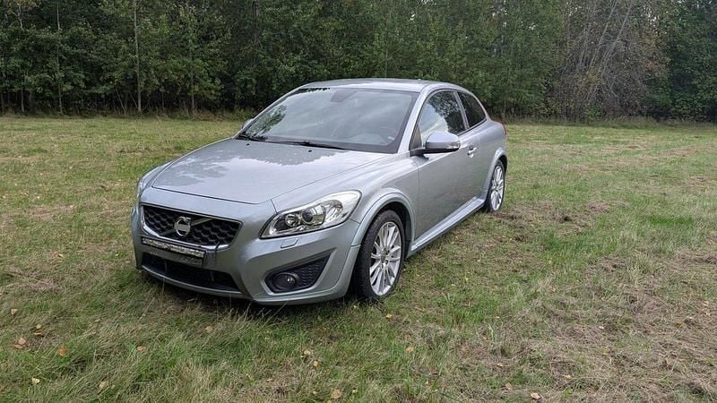 Silver Begagnad 2011 Volvo C30 Summum Halvkombi | 39 900 kr (Bra pris) - Bild 1/4