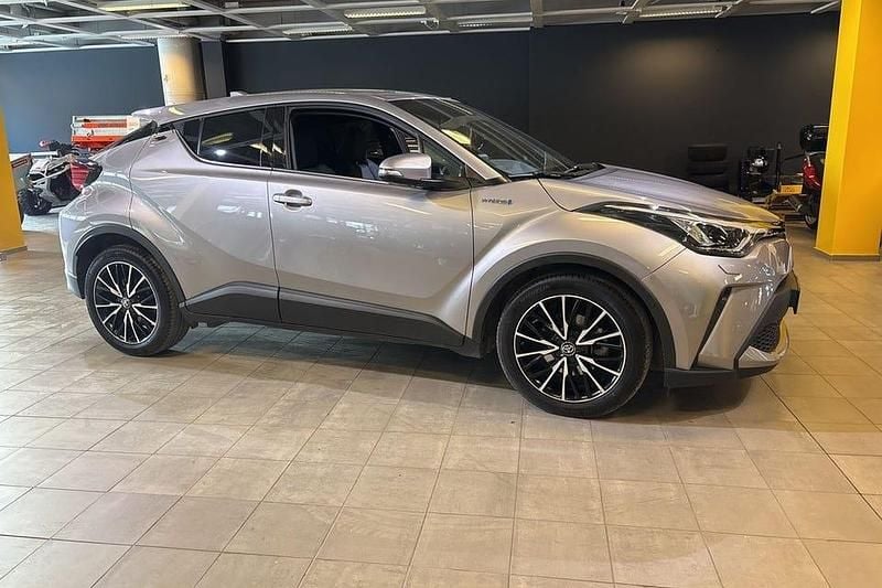 Begagnad Toyota C-HR Executive 122 HK (89 kW) 2019 Grå SUV