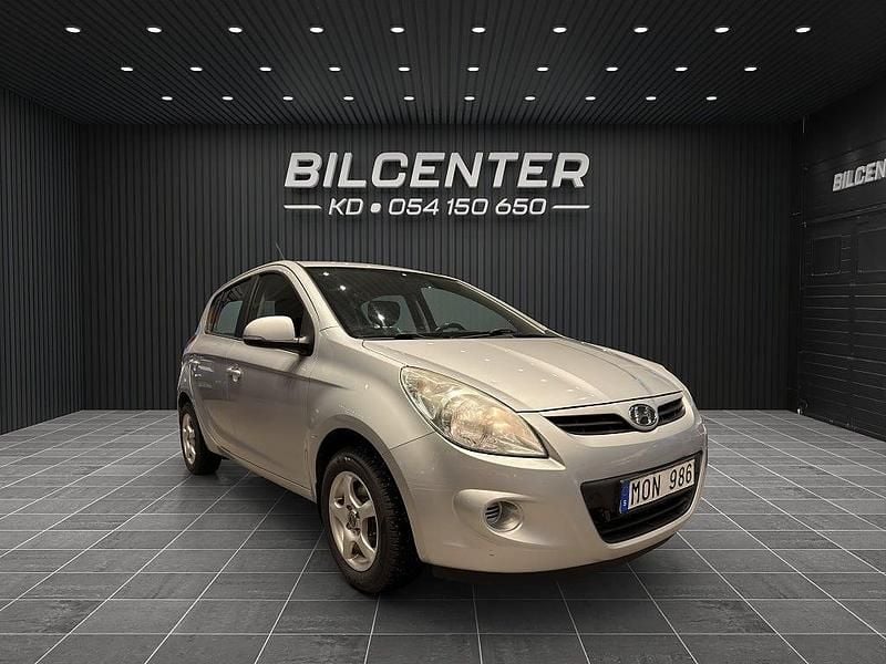 Silver Begagnad 2010 Hyundai i20 Select Halvkombi | 39 900 kr (Marknadspris) - Bild 1/4