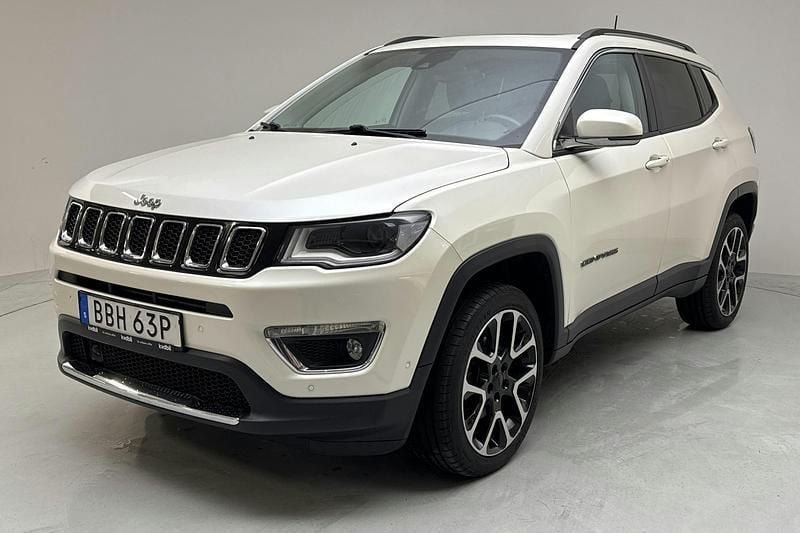 Vit Begagnad 2019 Jeep Compass Limited SUV | 168 000 kr (Marknadspris) - Bild 1/4