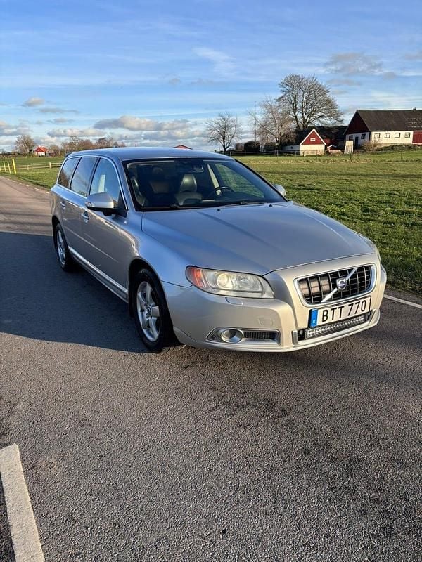 Begagnad 2008 Volvo V70 Kombi | 43 000 kr (Superpris) - Bild 1/3