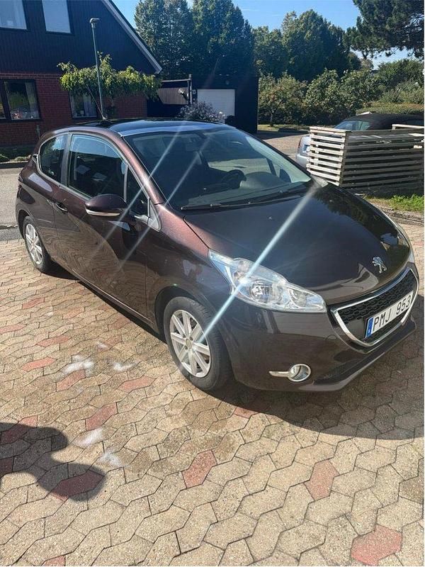 Svart Begagnad 2013 Peugeot 208 Halvkombi | 37 500 kr (Superpris) - Bild 1/4