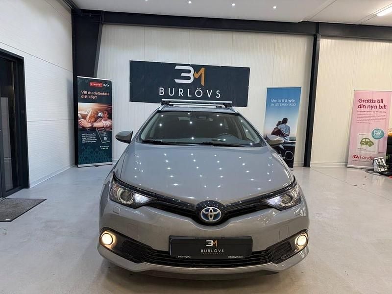 Begagnad Toyota Auris Hybrid Edition 136 HK (100 kW) 2018 Grå Kombi