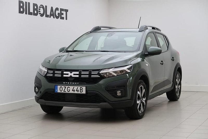 Grå Begagnad 2023 Dacia Sandero Expression Halvkombi | 184 800 kr (Marknadspris) - Bild 1/4