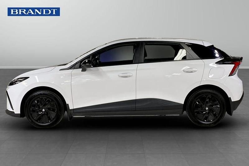 Begagnad MG MG4 EV 125 kW (171 HK) 2023 Vit Halvkombi