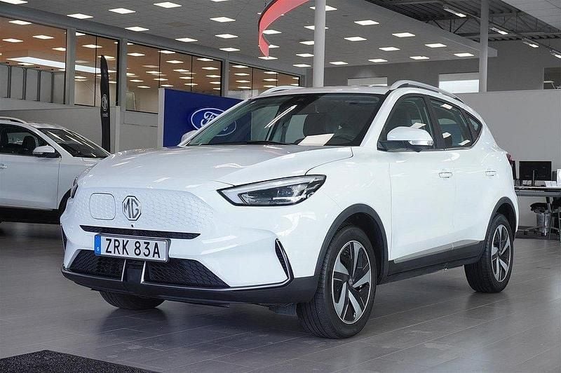 Vit Begagnad 2022 MG ZS Luxury Sedan | 229 900 kr (Superpris) - Bild 1/4