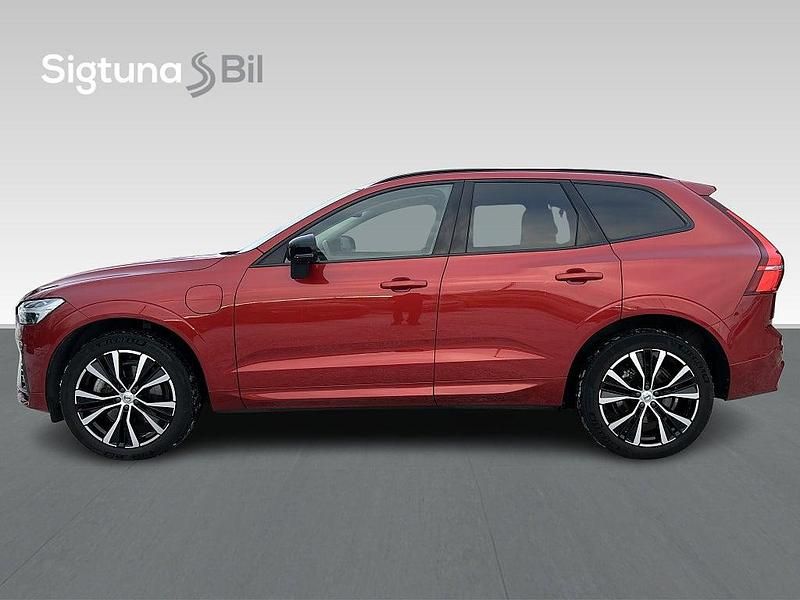 Begagnad Volvo XC60 Plus 253 HK (186 kW) 2023 Röd SUV