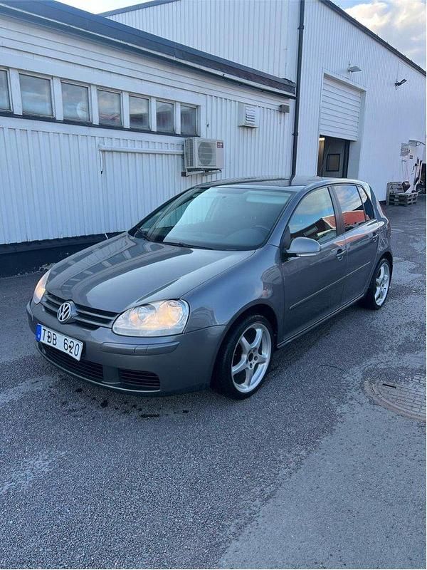 Grå Begagnad 2007 VW Golf V Trendline Halvkombi | 29 000 kr (Marknadspris) - Bild 1/2