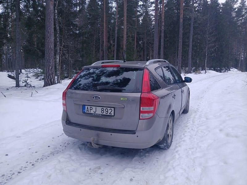 Begagnad Kia Ceed Sportswagon 115 HK (84 kW) 2010 Kombi