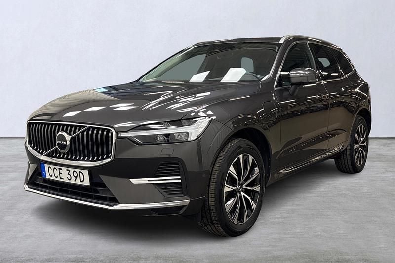 Begagnad Volvo XC60 Core 355 HK (261 kW) 2022 Grå SUV
